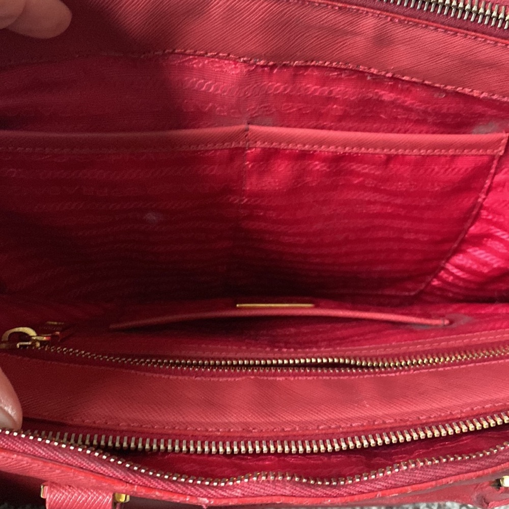 Authentic Prada Large Saffiano - Picture 12 of 14